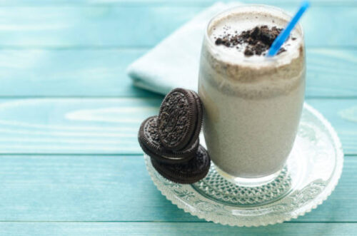 Cookie Crumble Shake made with TruShake Whey Protein Isolate, showing a creamy shake with cookie crumbles on top.